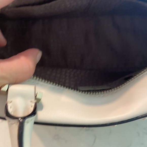 Nee more space in my closet - Picture 3 of 5